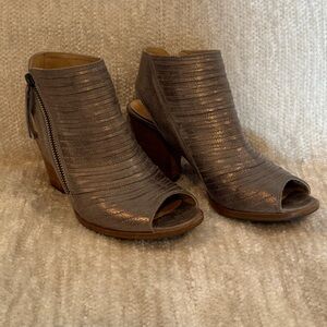 Paul Green women’s peep-toe ankle booties